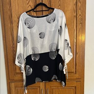 Radzoli Black and White Swirl Women's Blouse